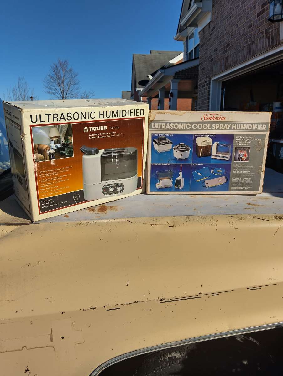 2 Humidifiers new never used