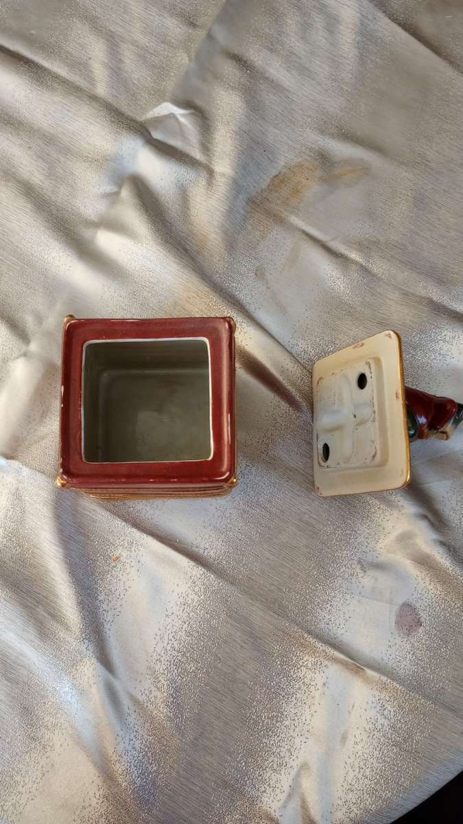 Ceramic Decorative Canister With Frog On top