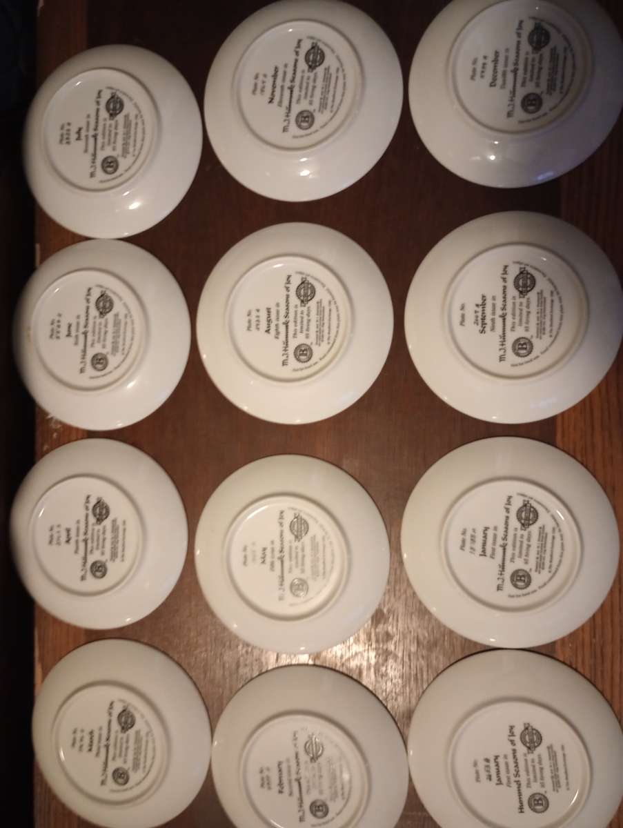 CHRISTMAS PLATES