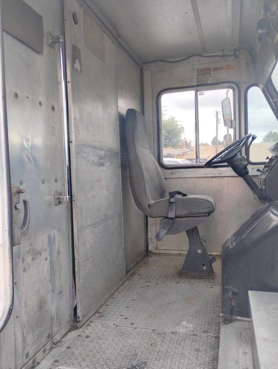 1987 GMC 18 feet long stepvan