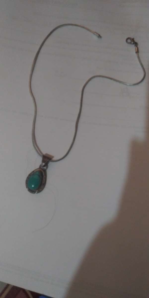 womens beautiful silver necklace throwing in pendant for fre