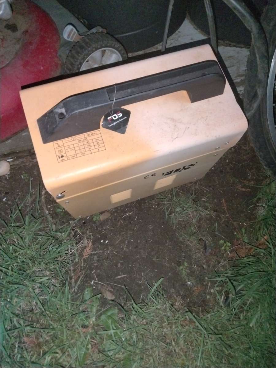 MIG 130 Welder Flux Core Wire Automatic Feed Welding Ma