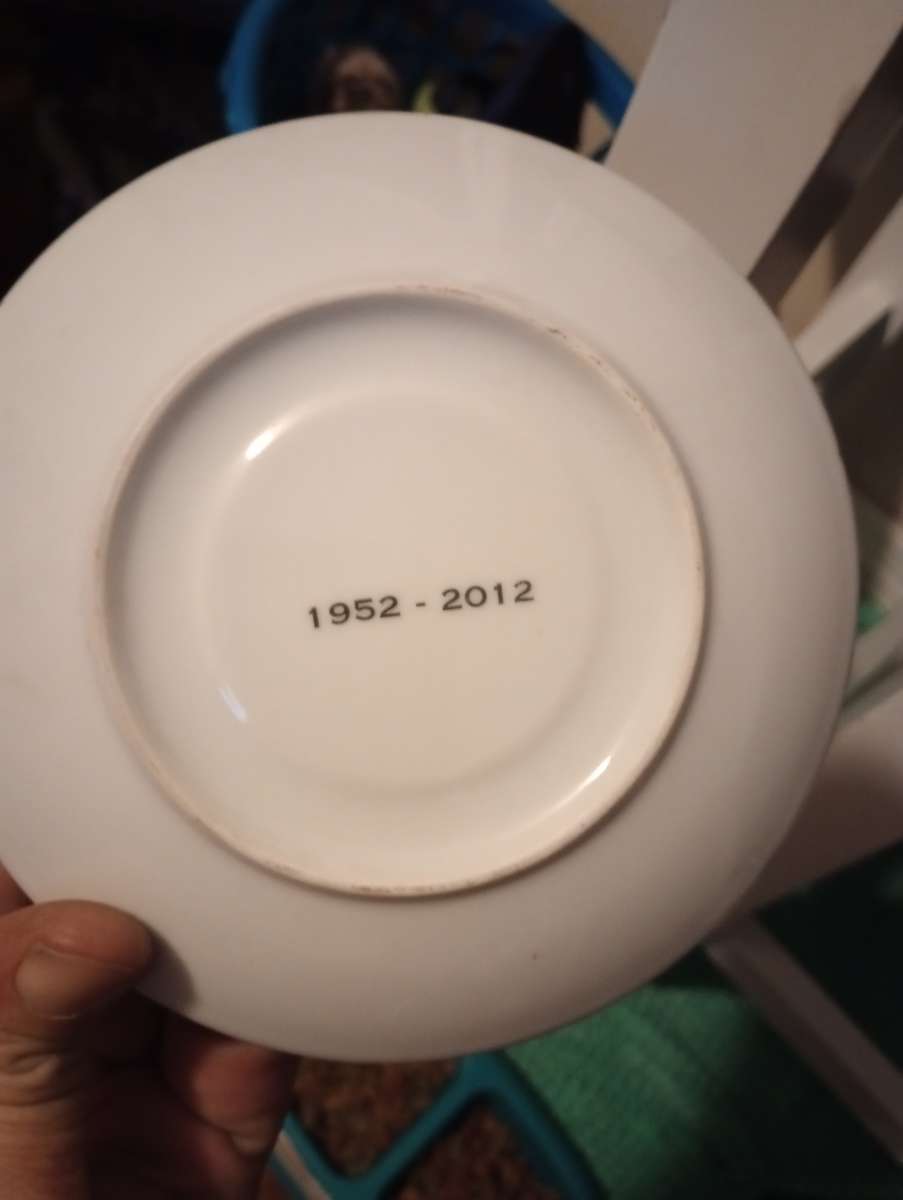 ANTIQUE TEA CUP AND PLATE OF QUEEN DIAMOND JUBILEE 25 OBO