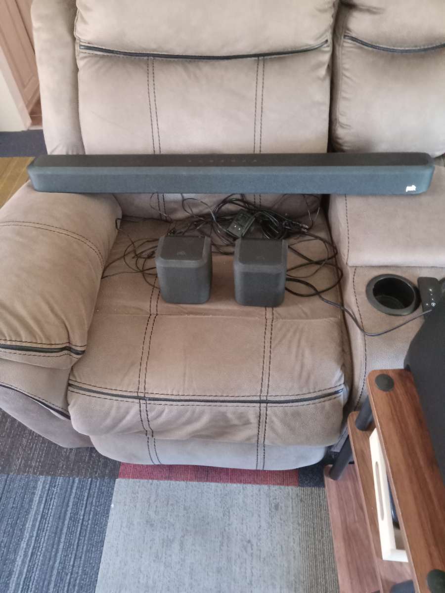 Polk 38 inch sound bar wireless sub woofer 2 back speakers