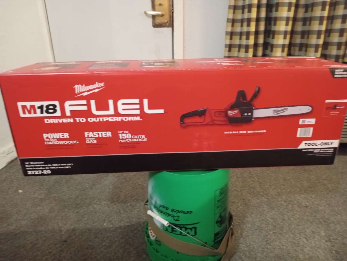 BRAND NEW MILWAUKEE 16IN CHAINSAW