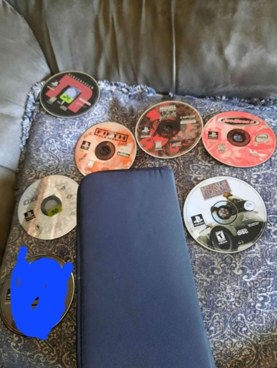 Lot of 31 PS1 Games and 1 PS2 Game  Pickup SOUTHMONT NC