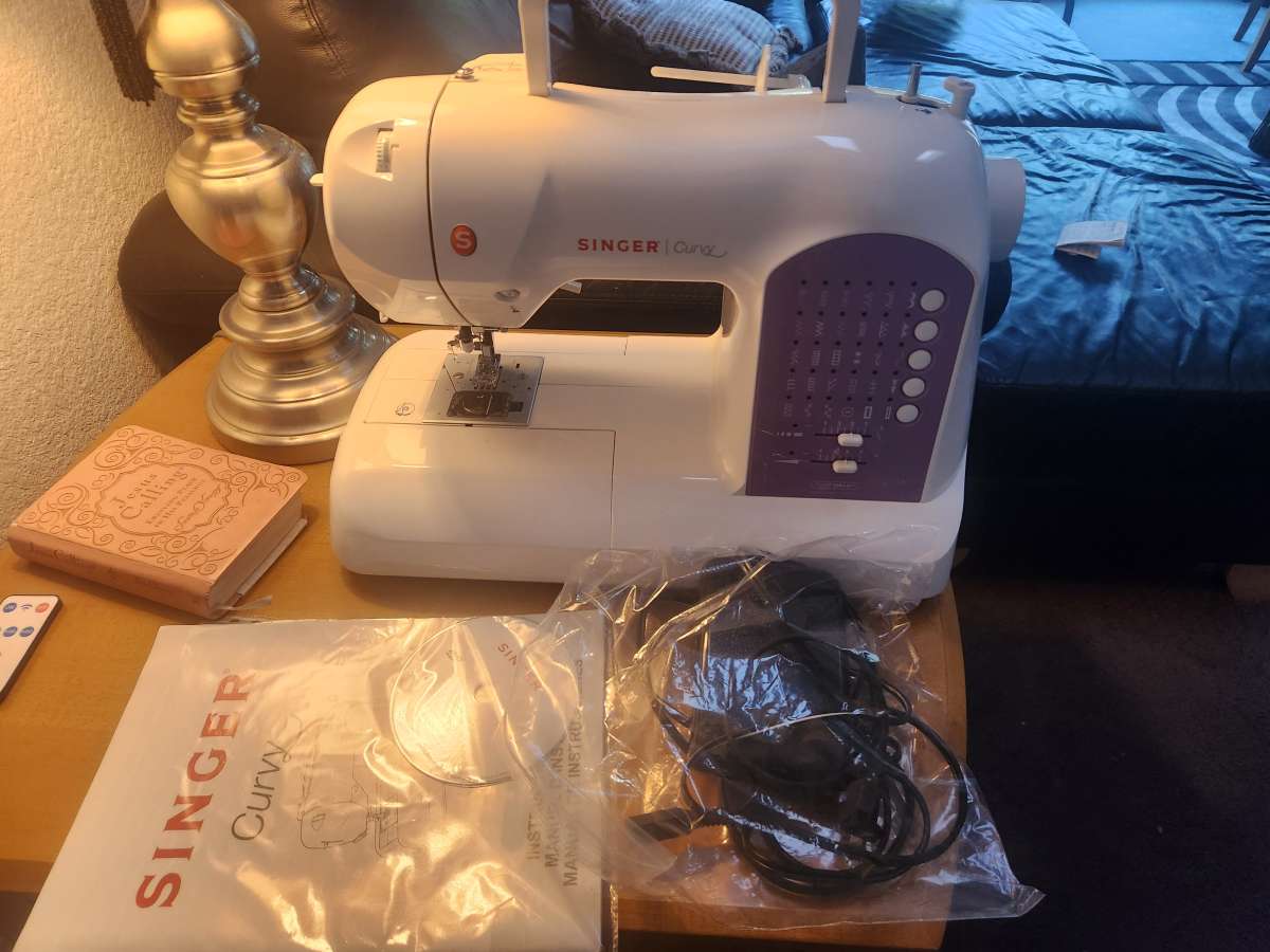 Singer Curly 8763 Zig Zag Sewing Machine