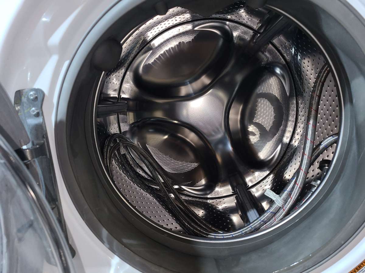 White Front Load Whirlpool Washer and Dryer Set