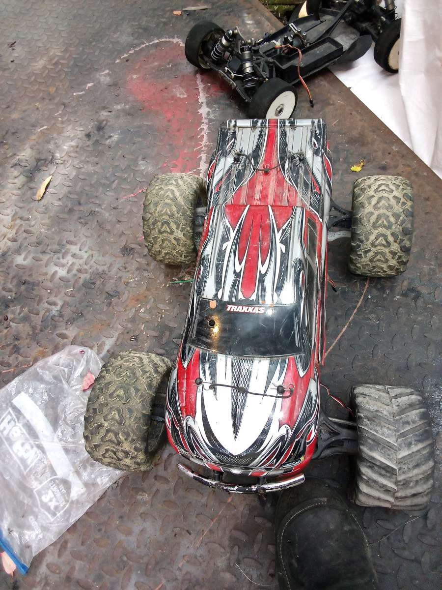 Traxxas E Maxx