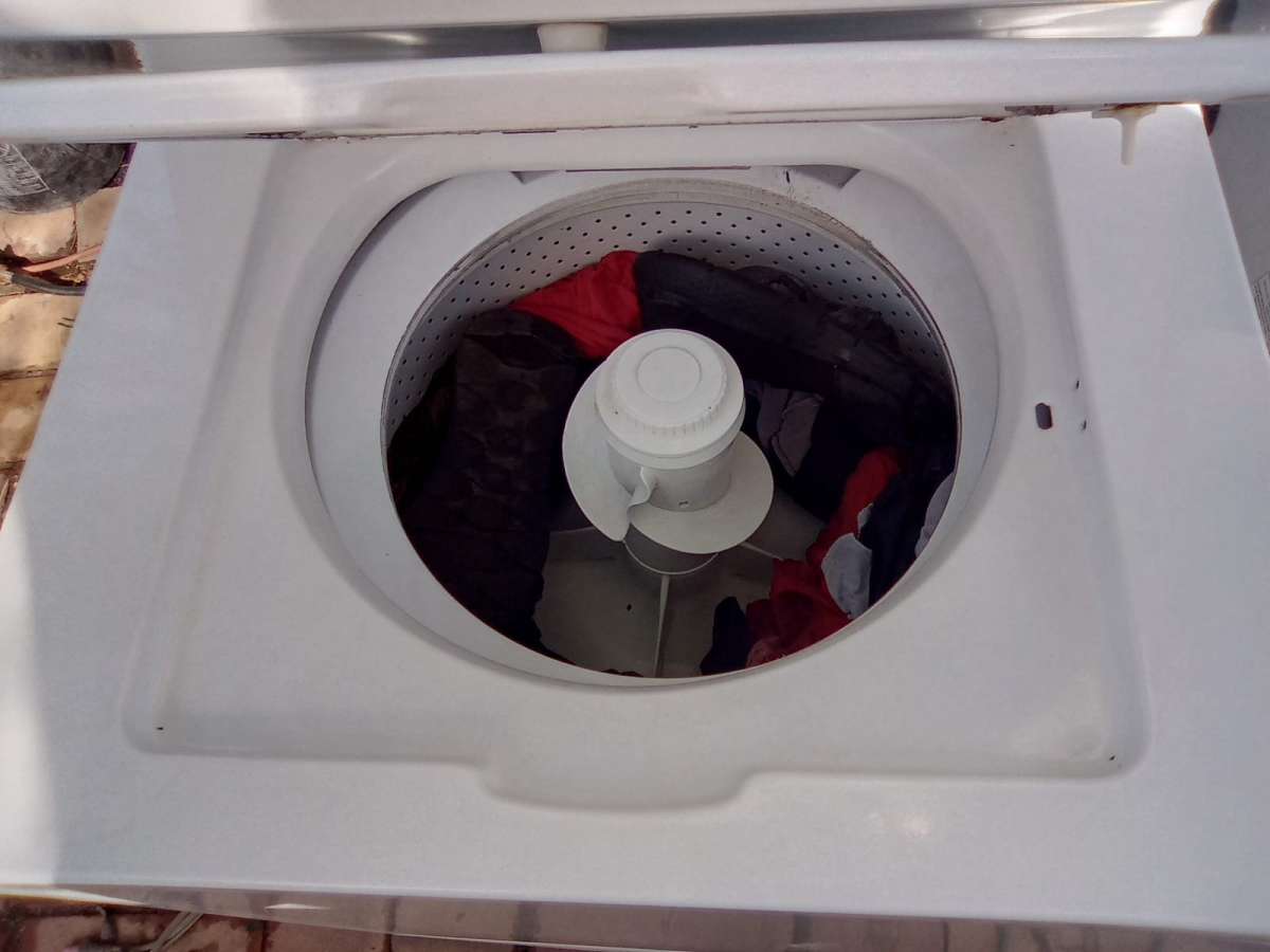 STACK UNIT FULL SIZE KENMORE WASHER AND DRYER WHITE ON WHITE