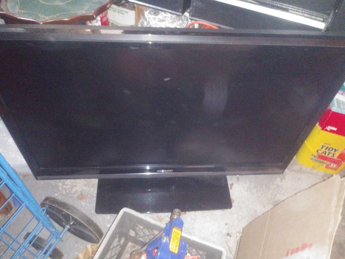 SHARP 42 INCH TV