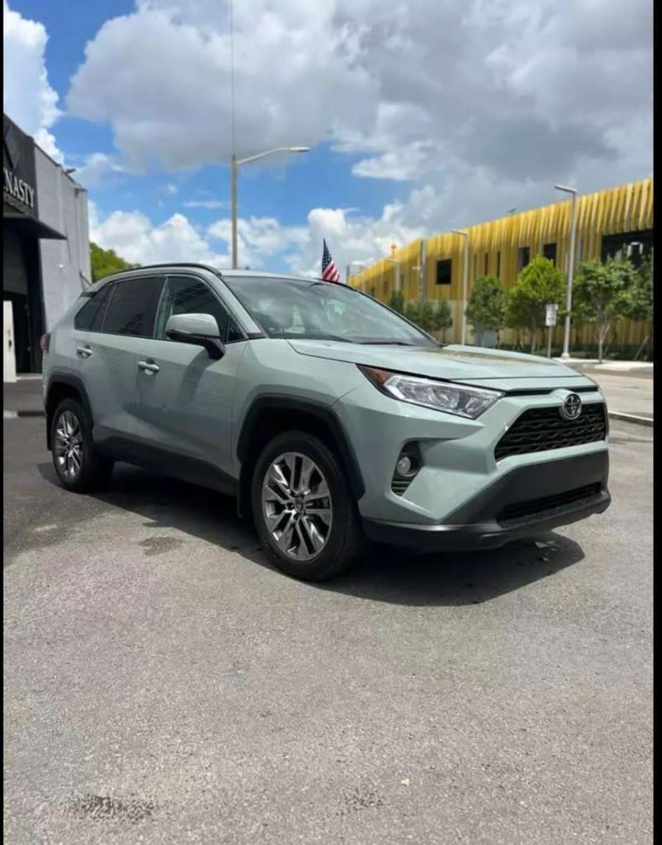 Toyota rav4 XLE  Financiado