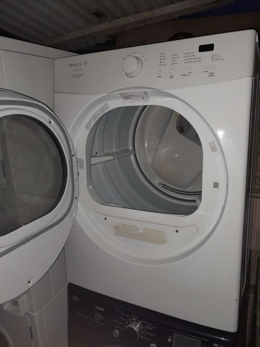 GAS DRYER FRIGIDAIRE WHITE ON WHITE WORKING EXCELLENT