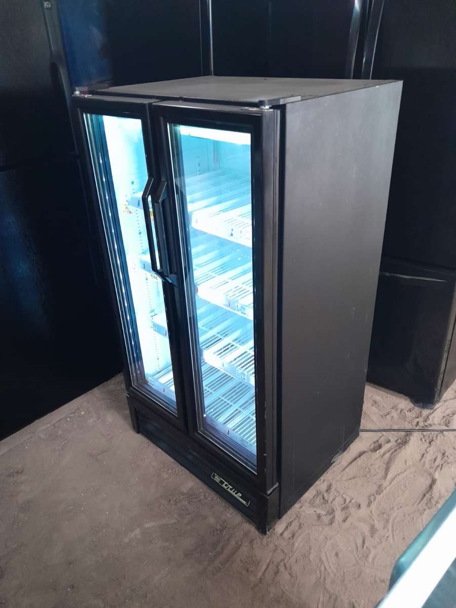 COOLER EXCELLENT CONDITION 8 YERS OLD IVE RECHECK WORKING