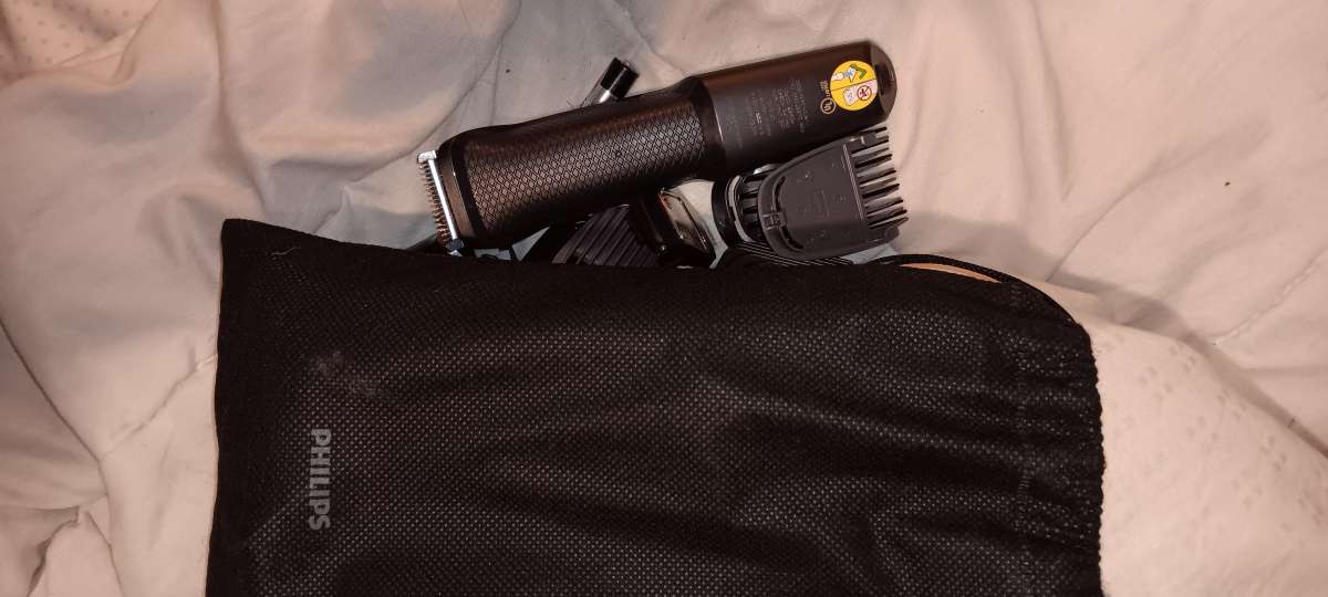 razor one electric the other rechargeable