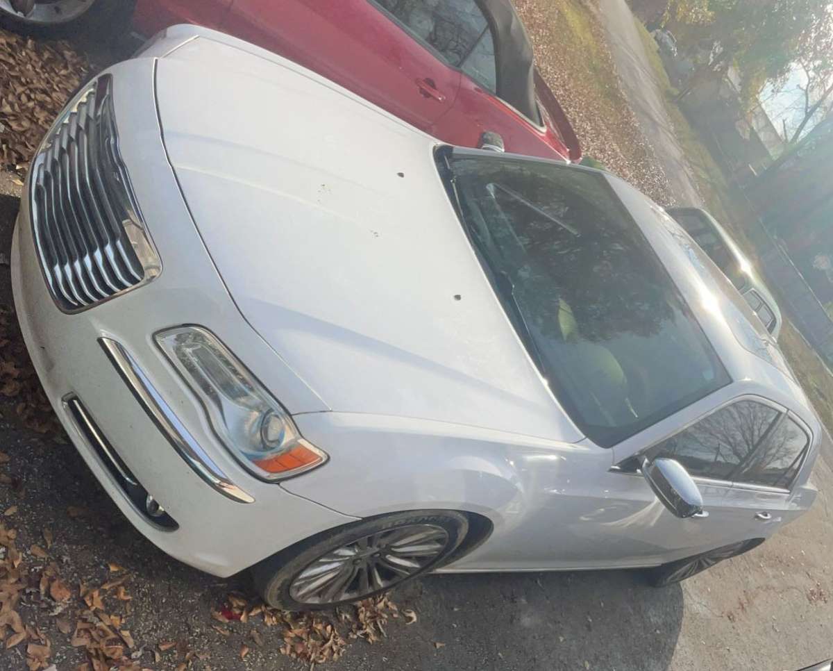 White 2013  Chrysler 300C Sedan 4D