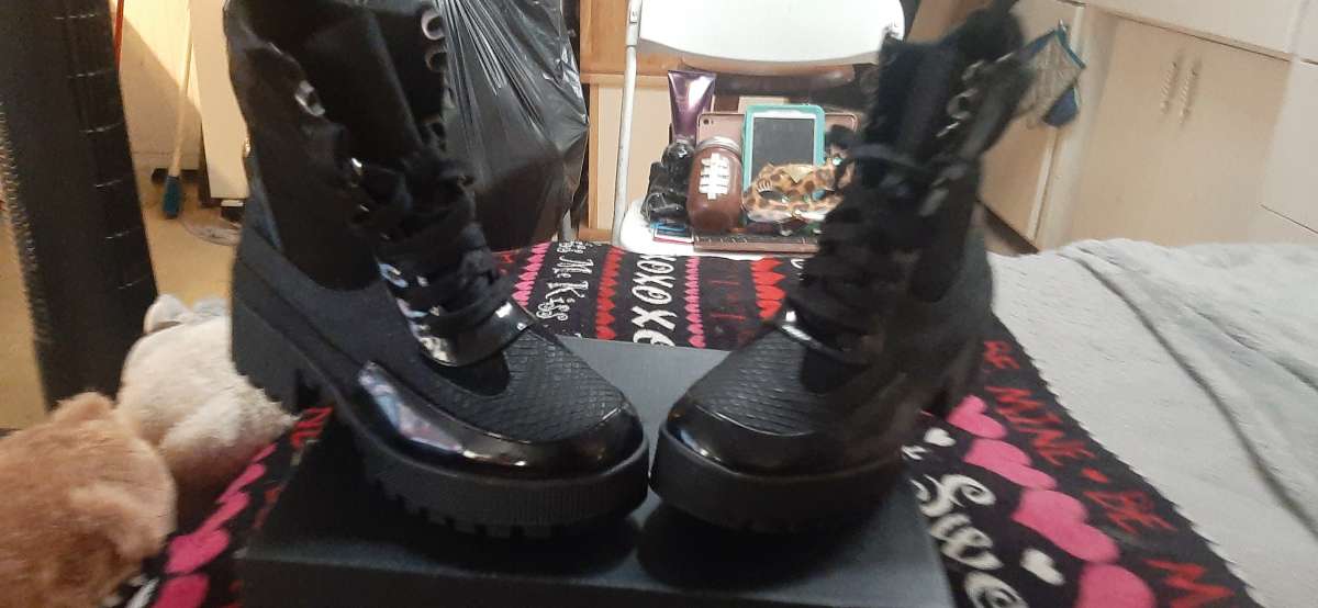 Girls boots size 9