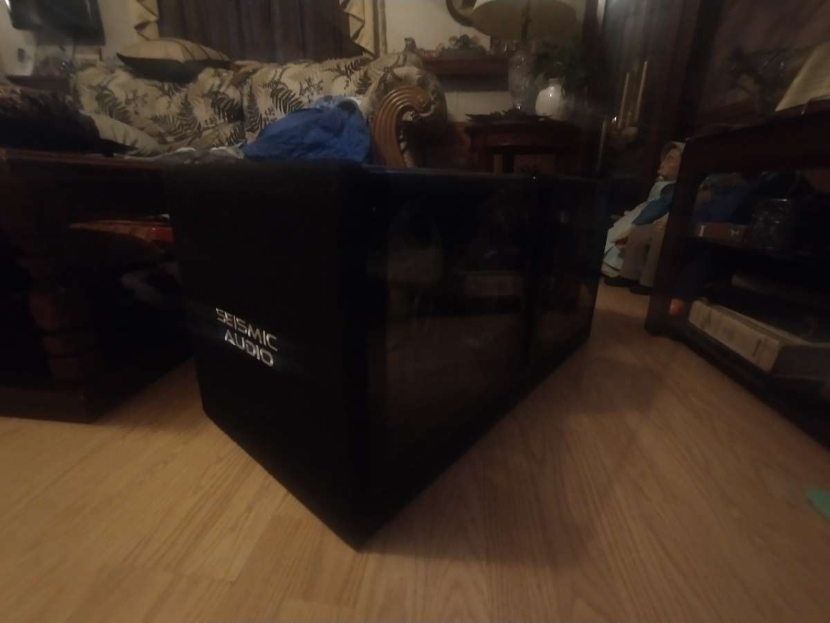 2 12 2400watt in a glow bandpass box