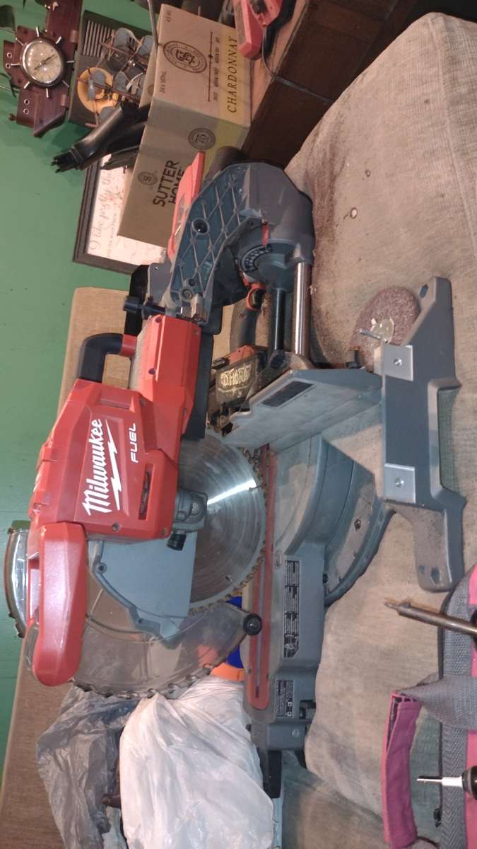 Milwaukee Fuel 10 in Dual Bevel Compound Sliding Miter Saw