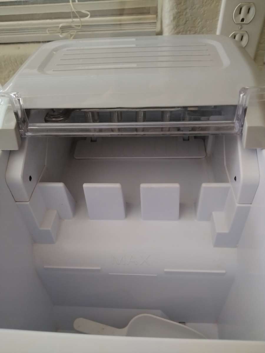 Frigidaire Ice Maker
