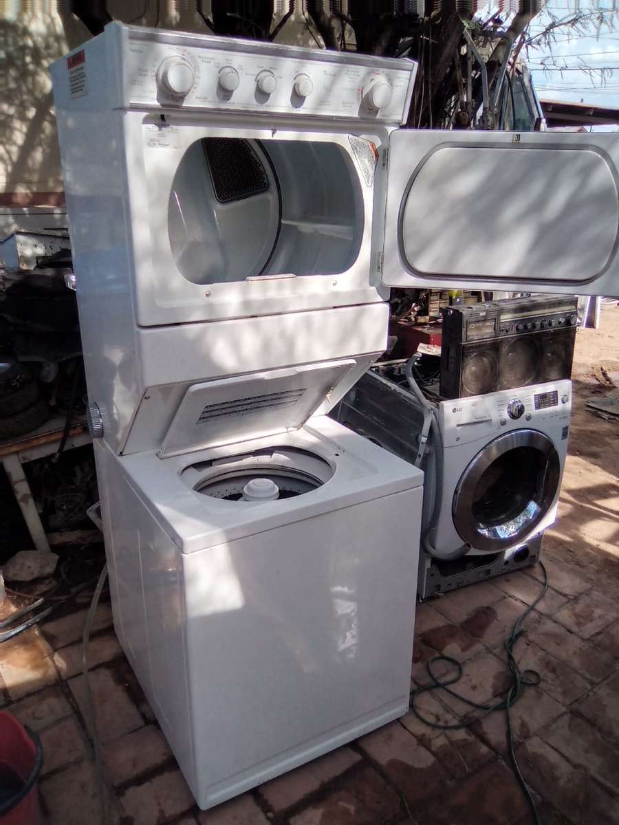 STACK UNIT FULL SIZE KENMORE WASHER AND DRYER WHITE ON WHITE