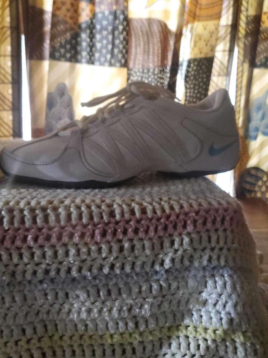 Nike white sneakers size 10 lace up