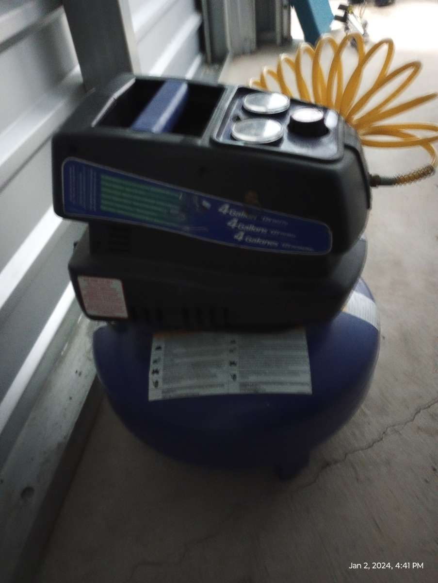 Campbell Hausfeld 4 Gallon Pancake Air Compressor
