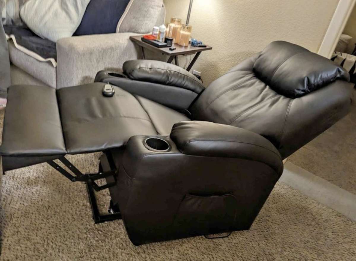 Powerlifting recliner with heat and massage options