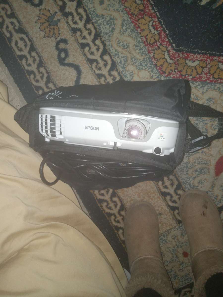 Epson home cinema 3LCD 1080p projector