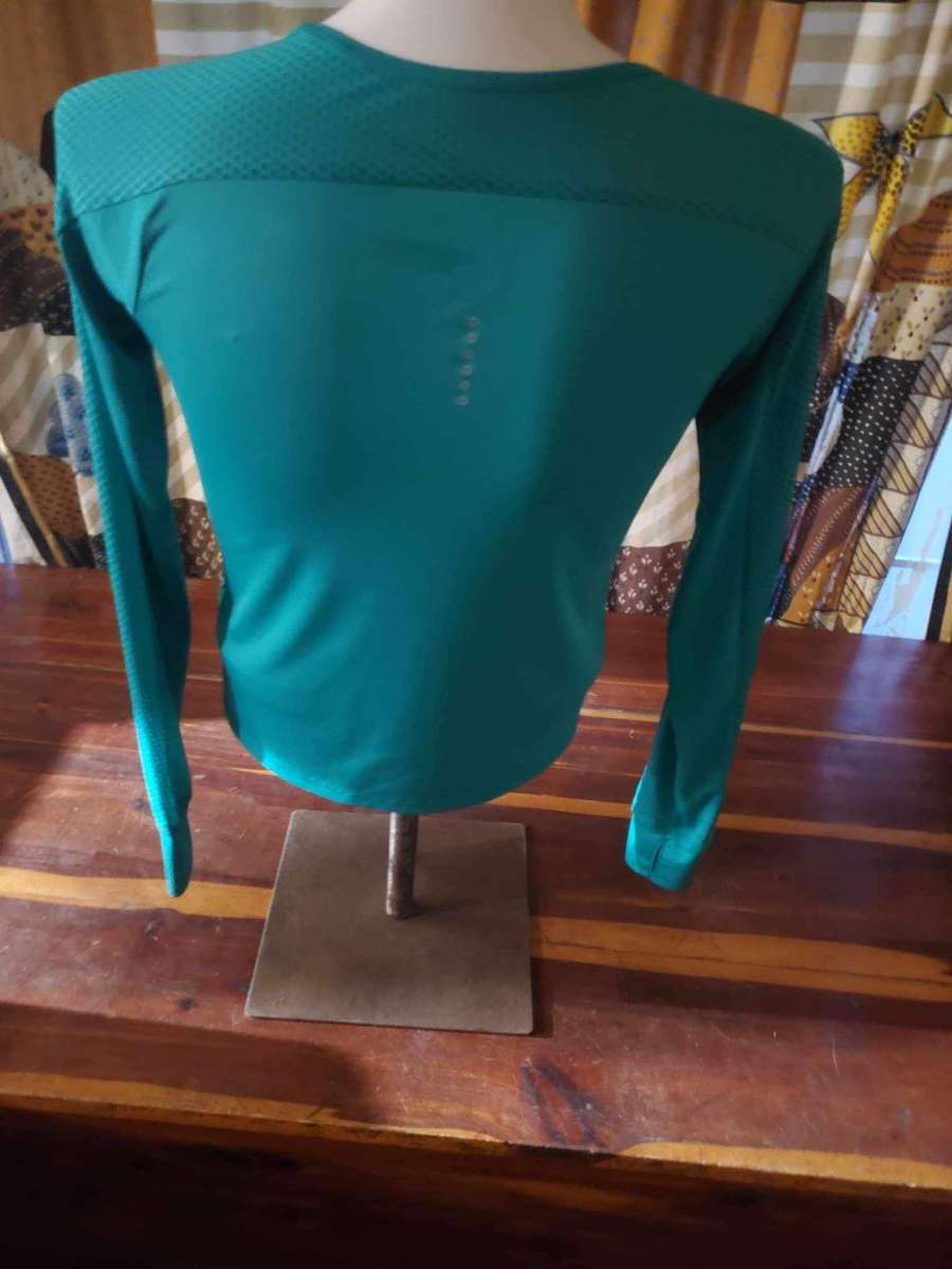 Nike size medium dry fit turquoise shirt bust 36 inches
