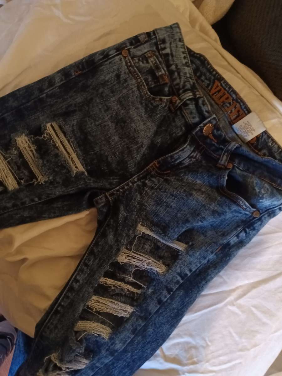 ladies ripped jeans cute