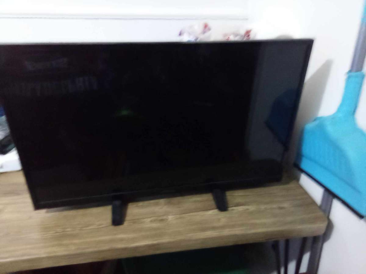 32in the TV is a really good condition