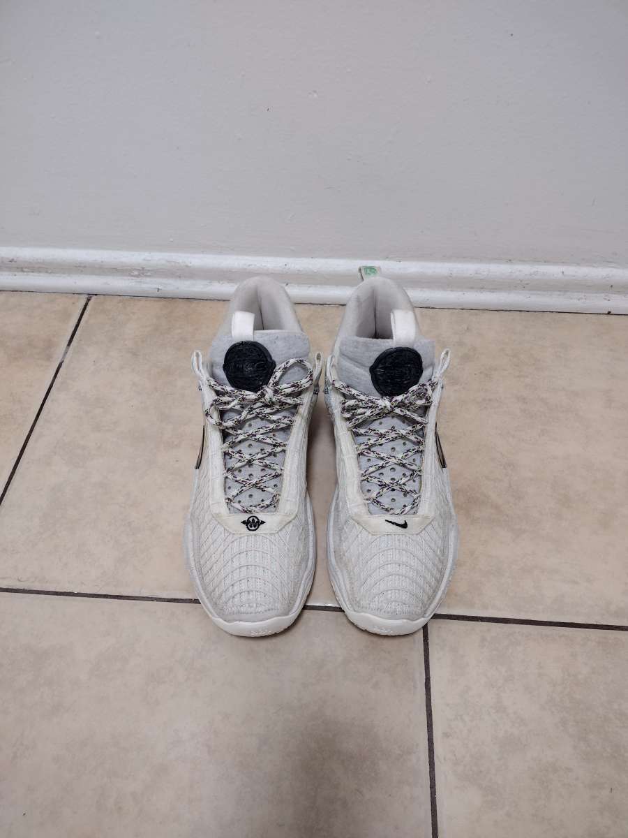 Nike Cosmic Unity Size 12 Mens