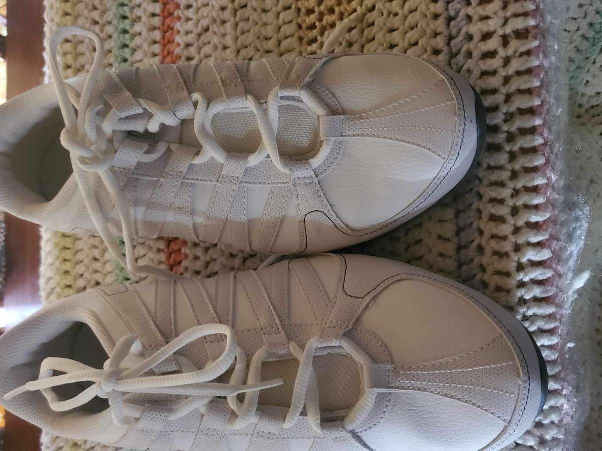 Nike white sneakers size 10 lace up