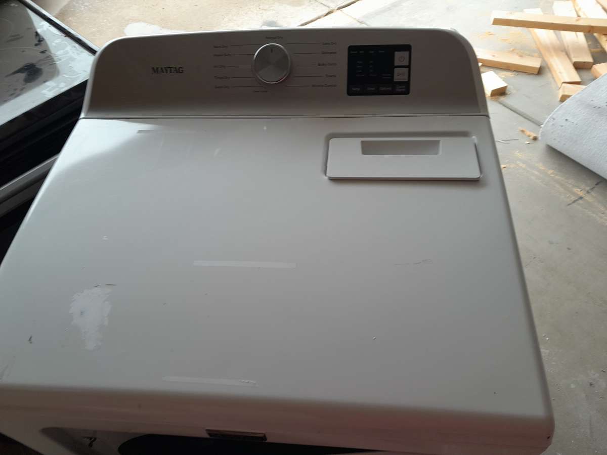 GAS DRYER NEW WHITE ON WHITE WITH