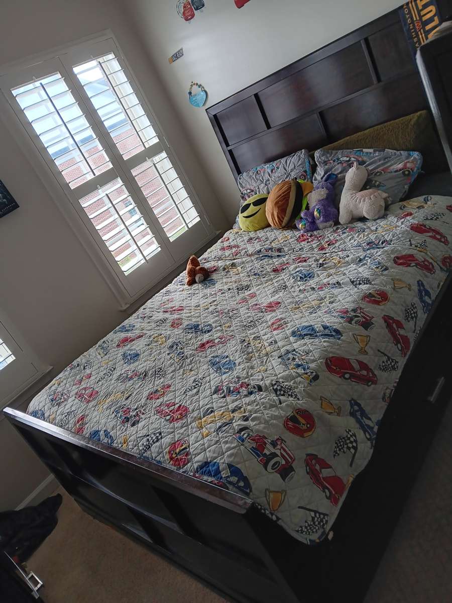 bedroom frame rails and two dressers