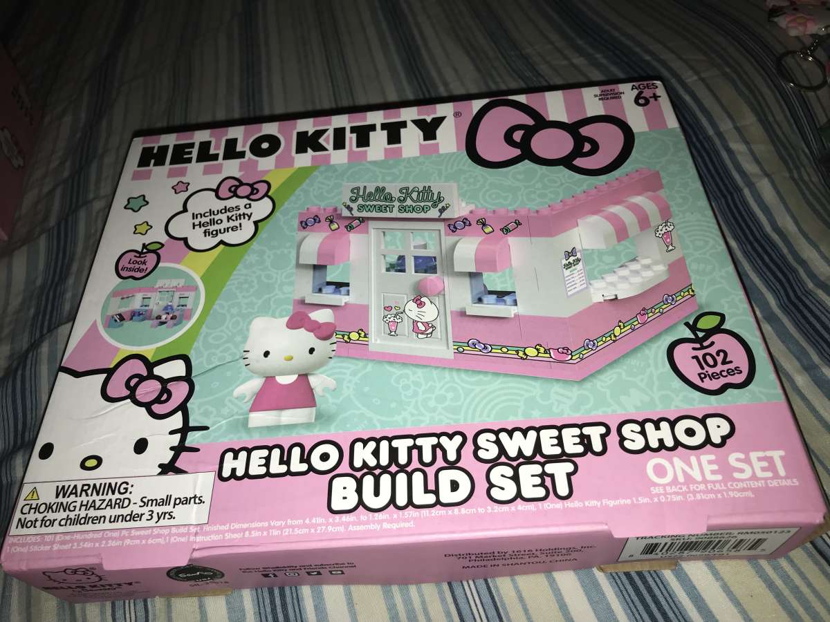 hello kitty sweet shop build set