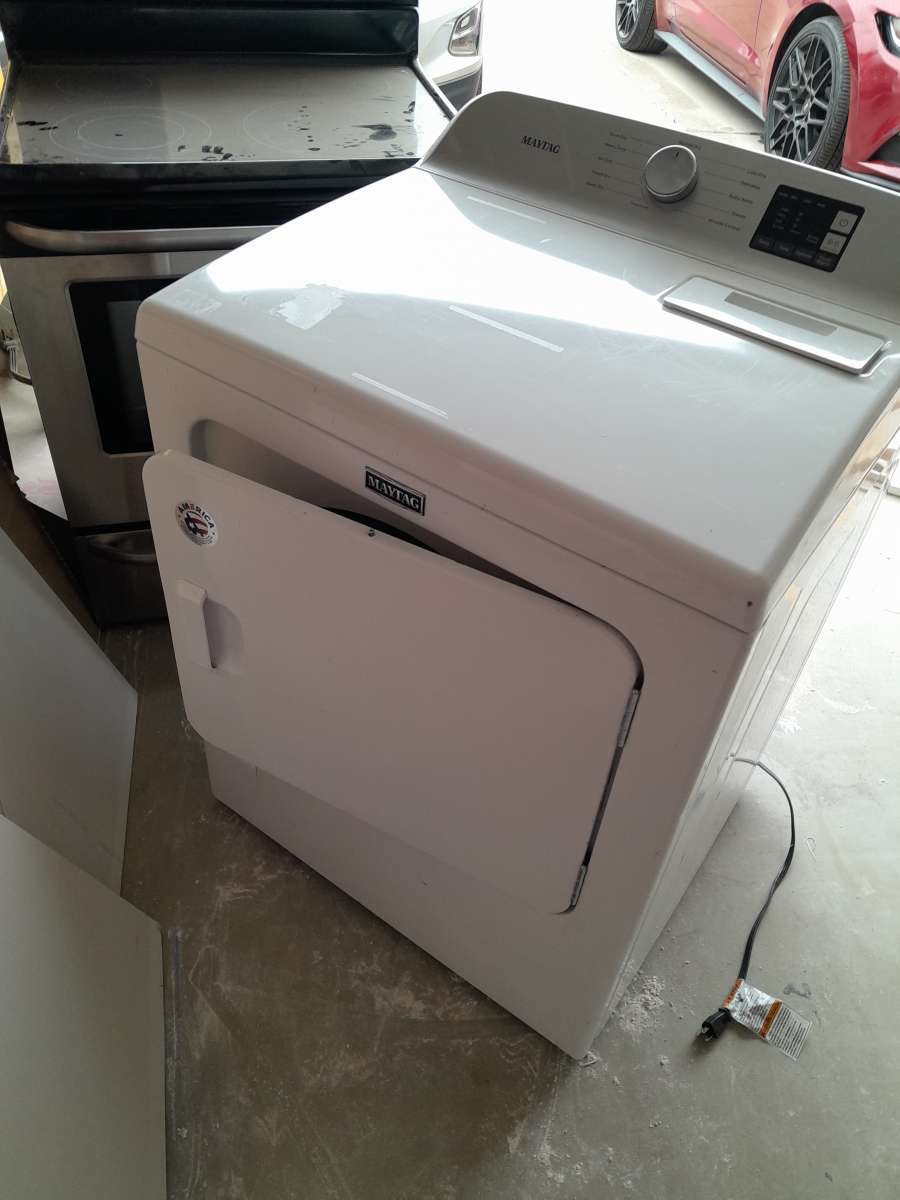 GAS DRYER NEW WHITE ON WHITE WITH