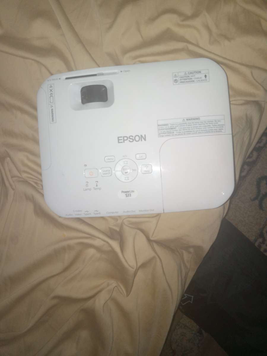 Epson home cinema 3LCD 1080p projector