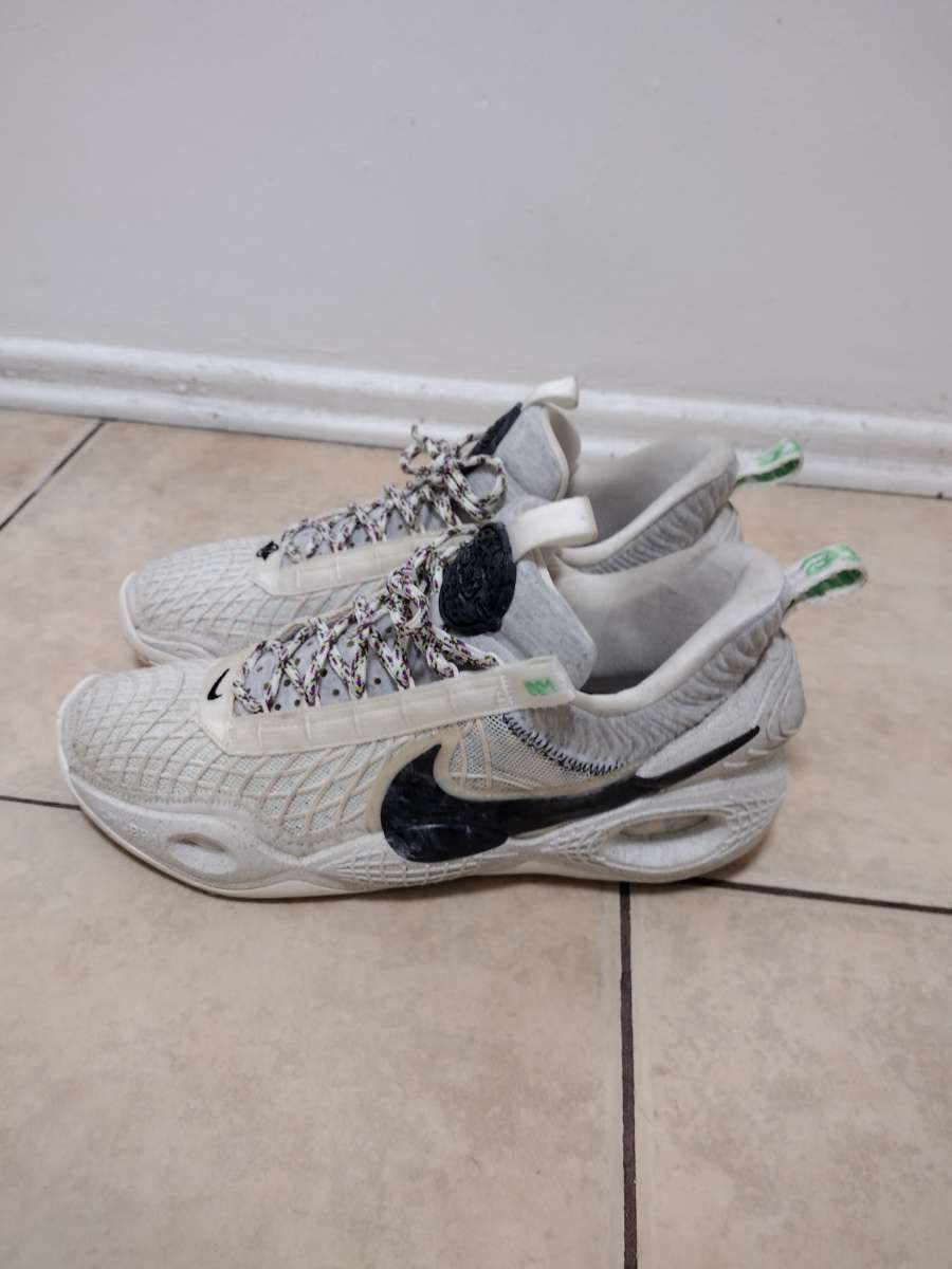 Nike Cosmic Unity Size 12 Mens