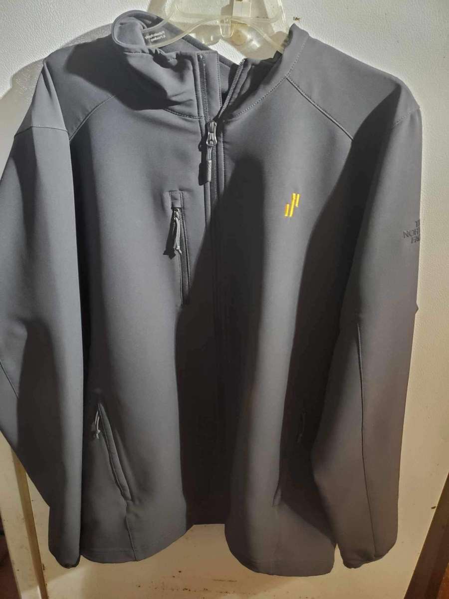 The north face mens size large athletic jacket gray