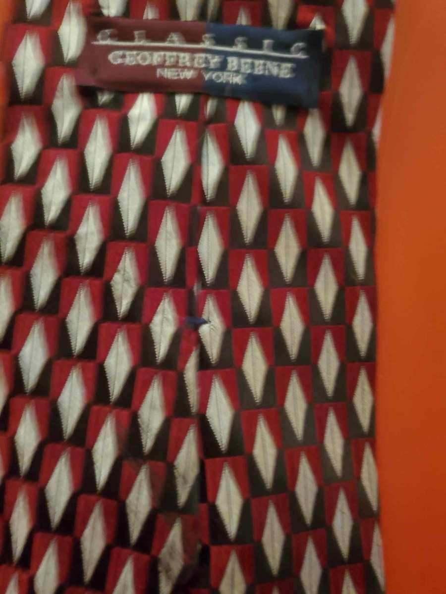 Jeffrey Beene New York tie 56 inches long Bottom of the tie