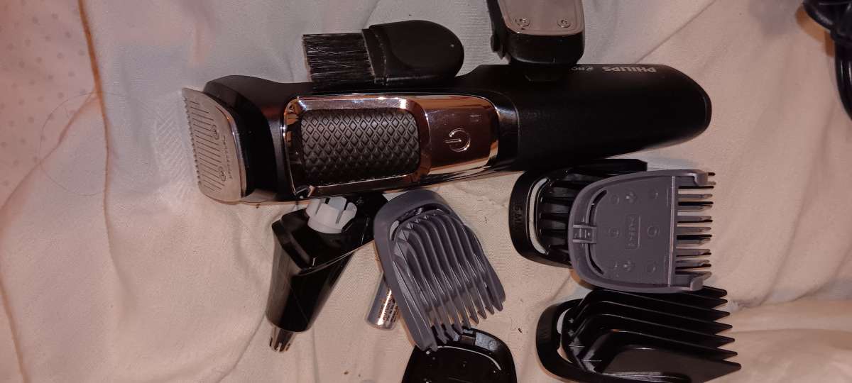 razor one electric the other rechargeable