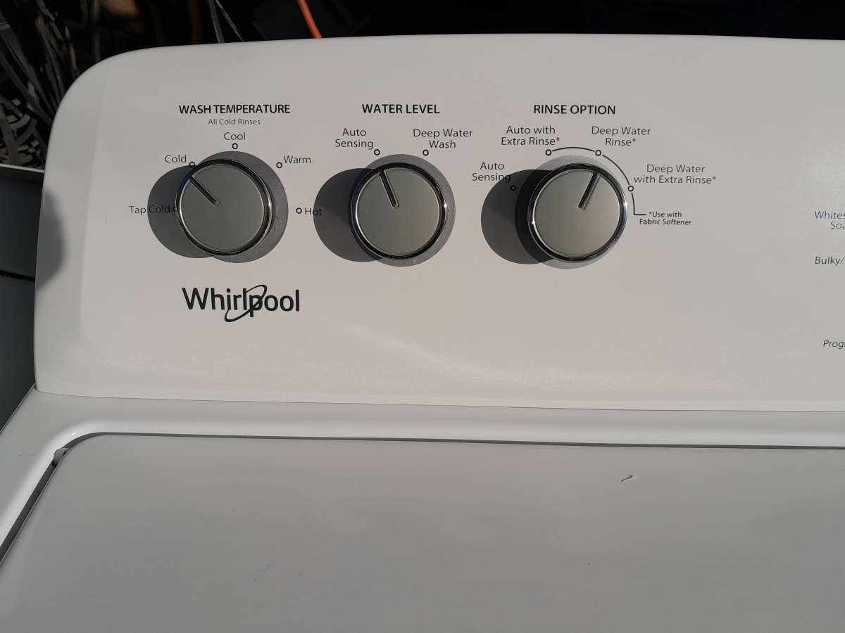 WHIRLPOOL WASHER DRYER ELECTRIC WHITE ON WHITE JUST LIKE NEW