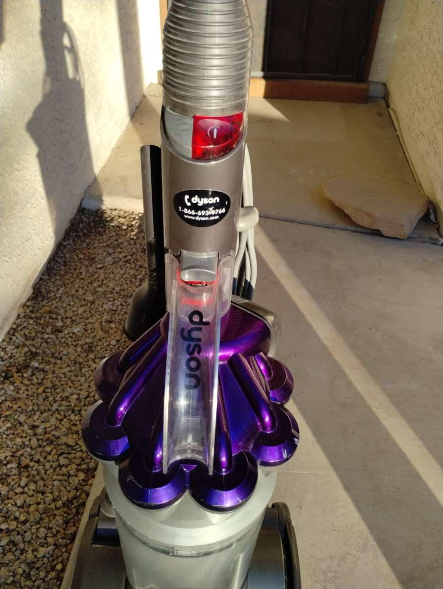 DYSON DC17 Absolute Animal Bagless Vacuum Cleaner