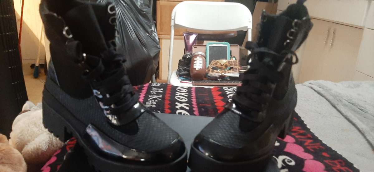 Girls boots size 9