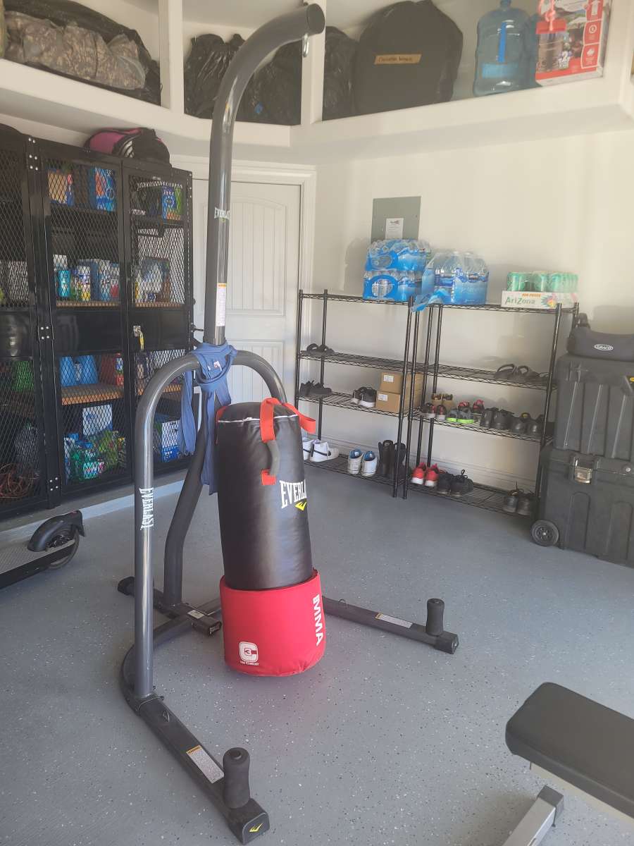 80lb MMA PunchingGround Fighting Bag AND Stand