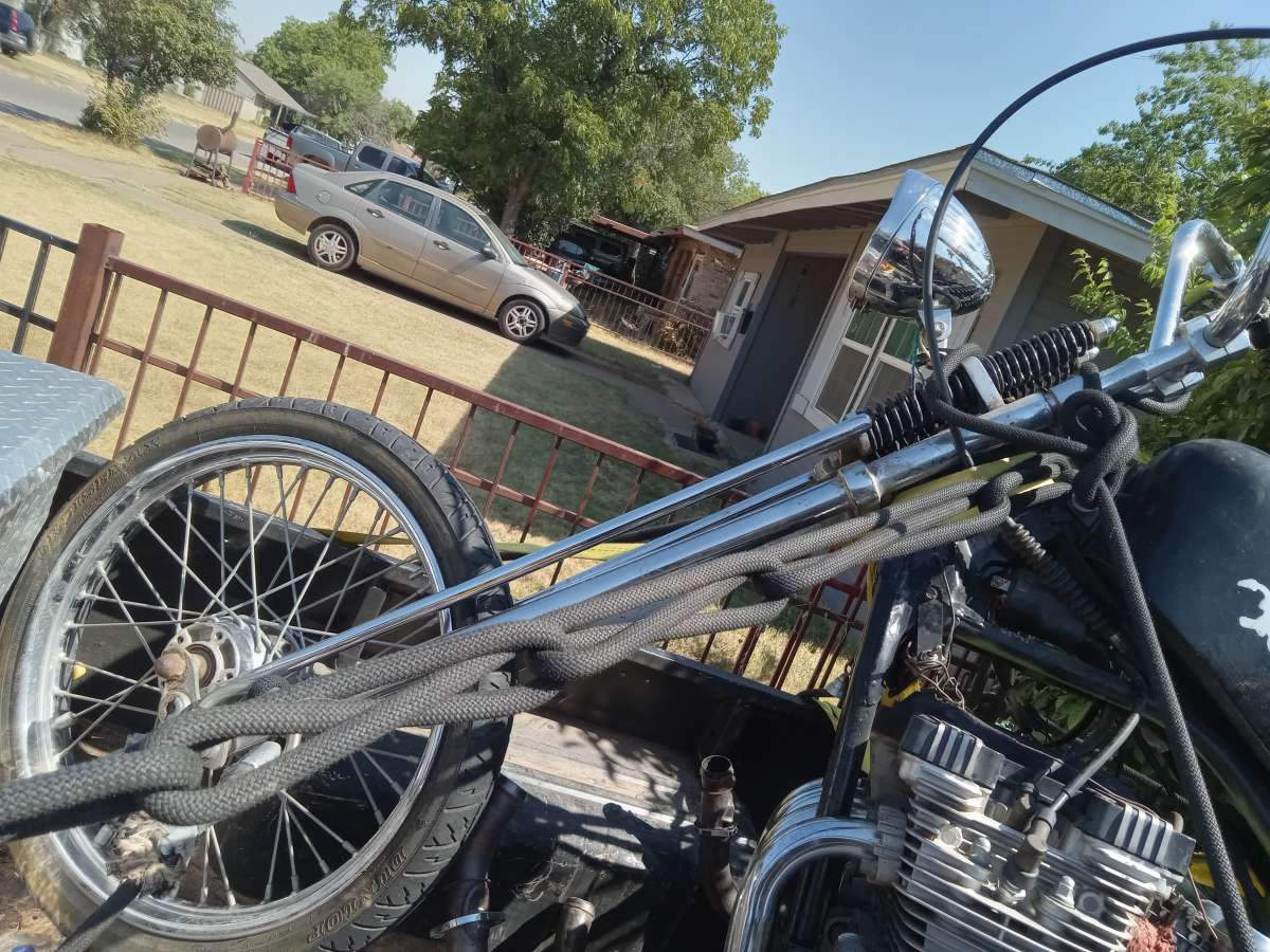 1984 Yamaha chopper with a four s motor springer front end l