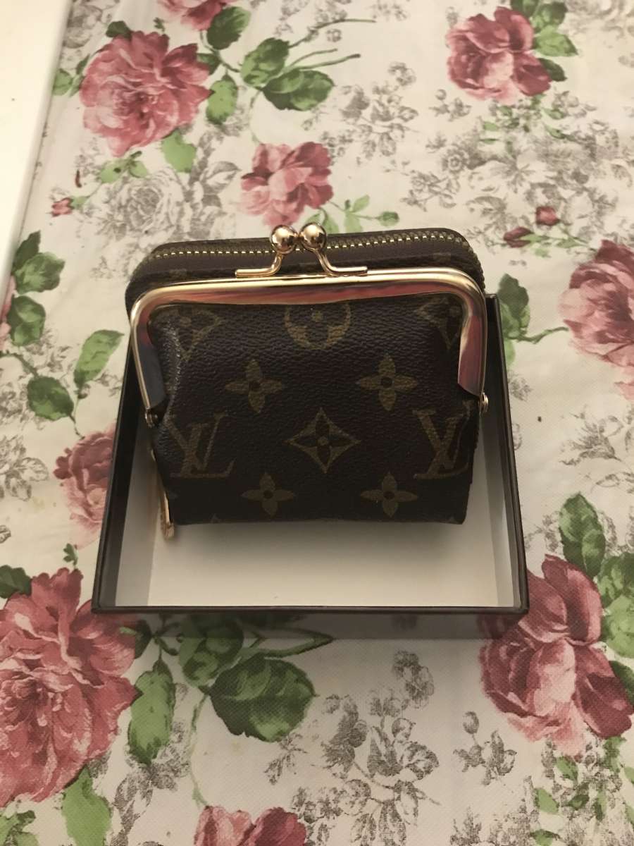 womans wallet