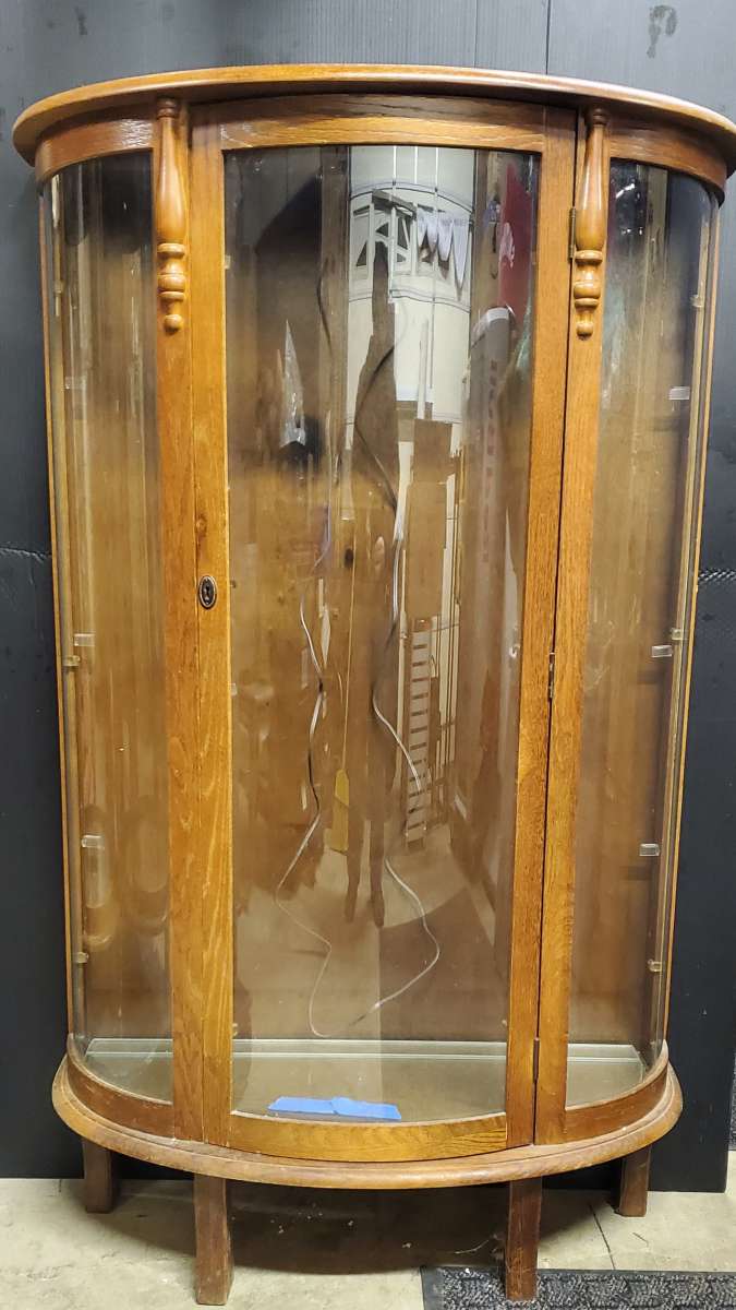 Lighted Curio Cabinet With 3 Shelves  No key